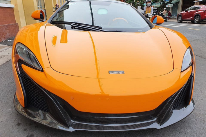 Đây cũng là chiếc siêu xe thứ 2 định cư tại Cần Thơ, chiếc đầu tiên là Lamborghini Huracan LP580-2 màu vàng độc nhất vô nhị ở Việt Nam. Siêu xe mui trần McLaren 650S Spider khi về Cần Thơ được vận chuyển bằng xe chuyên dụng để đi quãng đường từ Sài thành xuống đây.