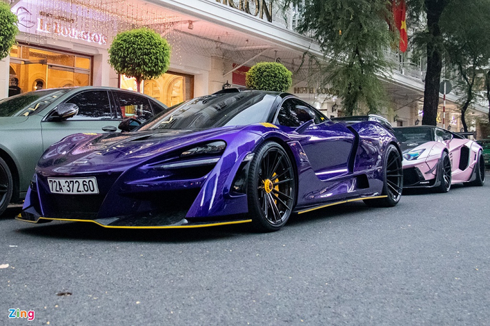 Tại Việt Nam, siêu xe McLaren 720S khá phổ biến nhất với số lượng hơn 10 chiếc, cả bản Coupe và Spider. Đặc biệt nhất là chiếc 720S Coupe của đại gia Vũng Tàu với màu tím Lantana Purple độc nhất Việt Nam.