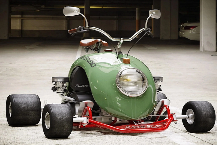 Tên gọi Bugkart Wasowski của chiếc xe cũng là cách chơi chữ độc đáo. Bugkart ám chỉ những mẫu xe nhỏ, kết cấu đơn giản với 4 bánh và động cơ. Mẫu xe này có thiết kế tổng thể giống hình dáng con bọ. Trong khi đó, Wasowski là tên của quái vật một mắt màu xanh lá trong bộ phim hoạt hình nổi tiếng Monster, Inc.