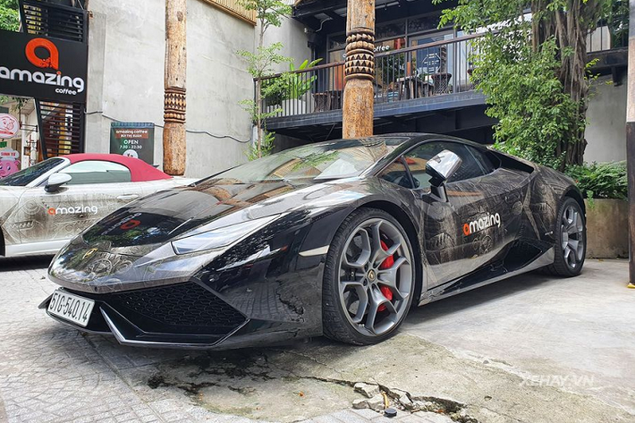 Lamborghini Huracan chính là "kẻ thay thế hoàn hảo" cho mẫu xe tiền nhiệm Gallardo. Ngay từ thời điểm ra mắt, Huracan đã gây được nhiều tiếng vang lớn trên toàn thế giới bởi ngoại hình thiết kế tinh tế, đậm chất thể thao, khả năng vận hành vô song, quan trọng nhất, doanh số bán hàng của Huracan khiến các hãng siêu xe khác phải ao ước.