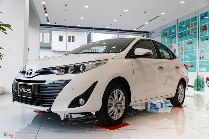 Ngay từ đầu năm 2020, Toyota đã giới thiệu mẫu Vios thế hệ nâng cấp. Xe vẫn có 3 phiên bản gồm E MT (470-490 triệu), E CVT (520-540 triệu) và G CVT (570 triệu đồng). Giá bán này bằng với lần điều chỉnh giá ở thế hệ cũ. Toyota Vios thế hệ mới ra mắt từ tháng 8/2018, ban đầu xe có giá bán lần lượt là 531 triệu đồng, 569 triệu đồng và 606 triệu đồng cho các bản và E MT, E CVT và G CVT.