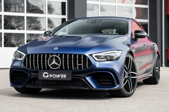 Mercedes-AMG GT 63 mới là mẫu coupe 4 cửa hiệu suất cao. Xe được trang bị động cơ M177 V8 4.0L, công suất 577 mã lực và mô-men xoắn 800 Nm. Xe được trang bị hộp số ly hợp ướt 9 cấp AMG Speedshift MCT và hệ dẫn động bốn bánh toàn thời gian 4Matic+ của AMG. Nhờ sức mạnh này, Mercedes-AMG GT 63 có thể tăng tốc 0-100 km/h trong 3,3 giây trước khi đạt mốc giới hạn điện tử 310 km/h.