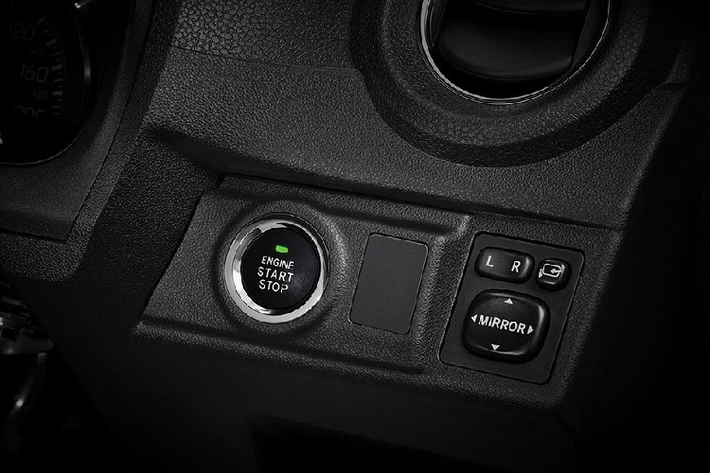 Thứ hai là động cơ xăng 4 xi-lanh, Dual VVT-i, dung tích 1,2 lít với công suất tối đa 88 mã lực tại tua máy 6.000 vòng/phút và mô-men xoắn cực đại 108 Nm tại tua máy 4.200 vòng/phút.