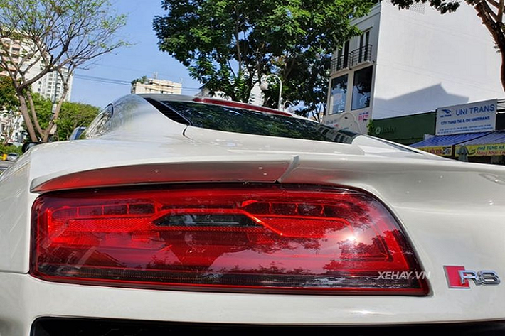 Đúng như phong cách độ xe đặc trưng của Regula Tuning, mỗi bộ phận trên Audi R8 độ V10 này đều được tinh chỉnh đôi chút - đủ để mang lại một tổng thể cuốn hút hơn, hầm hố hơn cho siêu xe.
