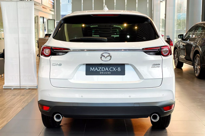 Dẫu vậy, khách hàng của Mazda CX-8 và Toyota Fortuner rất khác nhau, đa số khách mua CX-8 để phục vụ cho gia đình. Trong khi phần lớn khách mua xe Fortuner để chạy dịch vụ.