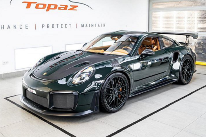 Series 911 GT2 là một dòng xe thể thao hiệu suất cao mà Porsche đã phát triển từ năm 1992 cho đến nay. Porsche 911 GT2 RS mới được phát triển dựa trên 911 Turbo và được trang bị động cơ tăng áp kép tương tự nhưng đã được nâng cấp. Ngoài ra, 911 GT2 RS sở hữu những thay đổi về mặt ngoại hình khác biệt đáng kể như cản trước với những hốc gió cỡ lớn, phần đuôi sau được thiết kế lại cùng cánh gió đuôi cỡ lớn. Chính điều này đã biến 911 GT2 RS trở thành mẫu xe đắt nhất trong dòng 911.