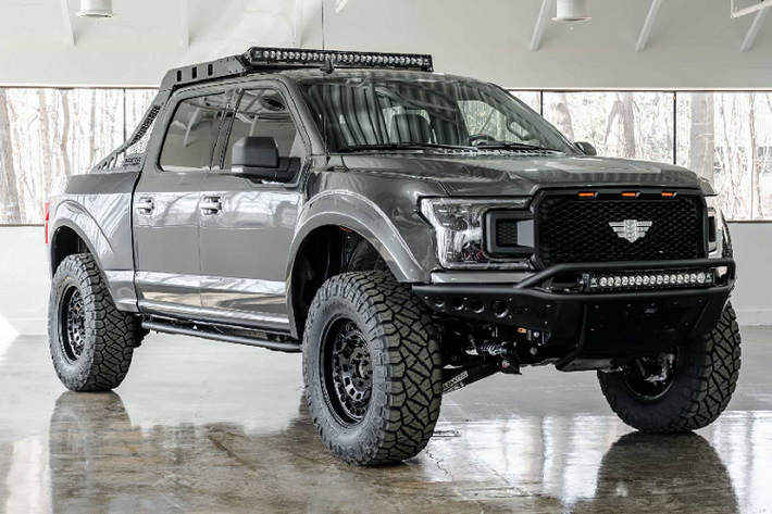 Bên dưới nắp capo, F-150 của Mil-Spec Automotive được trang bị khối động cơ V8 5.0L hút khí tự nhiên được hiệu chỉnh để đưa ra mức công suất 500 mã lực. Với sức mạnh này, hãng độ MSA hứa hẹn chiếc siêu bán tải sẽ có khả năng “đi đến mọi nơi và làm được mọi điều”.