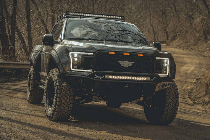 Hãng độ Mỹ vốn nổi tiếng với những bản độ thủ công Hummer H1. Tuy nhiên sau khi GM khai tử dòng xe này, sự xuất hiện của chiếc bán tải trên đường phố ngày càng thưa thớt dần khiến Mil-Spec Automotive (MSA) buộc phải tìm kiếm đối tác mới. Và còn cái tên nào thích hợp hơn siêu bán tải Ford-F150, chiếc bán tải bán chạy nhất nước Mỹ?