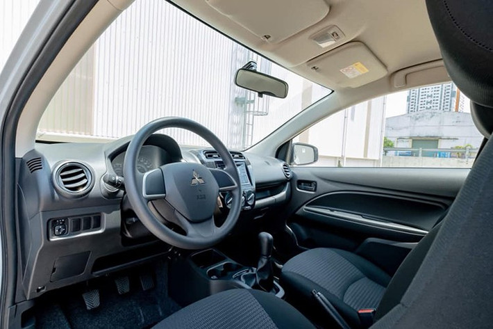 Mitsubishi Attrage 2020 tại Việt Nam được nhập khẩu nguyên chiếc từ Thái Lan, xe sở hữu thiết kế Dynamic Shield thừa hưởng từ đàn anh Xpander, phần đầu xe với lưới tản nhiệt sơn đen nổi bật với đường viền mạ Crom tạo hình chữ X độc đáo. Phần đầu xe là cụm đèn pha Bi-LED, đèn hậu LED thiết kế mới đặc trưng. chi tiết giả bộ khuếch tán gió dưới cản sau và ăng ten dạng vây cá mập cũng tạo nên cá tính riêng.