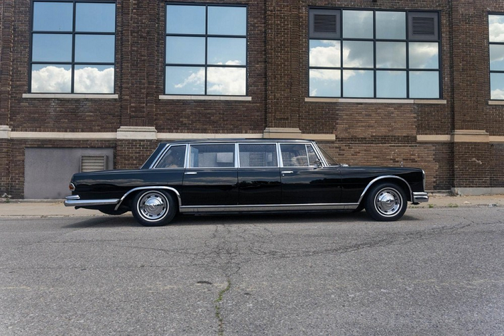 Sau khi Cách mạng Văn hóa Trung Quốc nổ ra vào năm 1966, chiếc Mercedes-Benz 600 LWB Pullman trở thành tài sản của công ty ôtô Shanghai Automotive Industry Corporation (SAIC). Chiếc xe này sau đó được dùng với mục đích nghiên cứu thiết kế và chế tạo xe cho thương hiệu Hồng Kỳ.