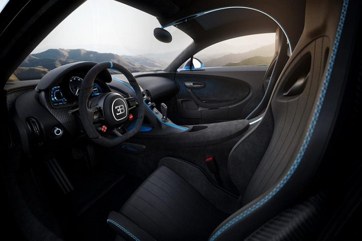 Bộ vành này đi kèm lốp Bugatti Sport Cup 2 R đặc biệt do hãng Michelin phát triển riêng cho Chiron Pur Sport với kích thước 285/20 R20 trước và 355/25 R21 sau.