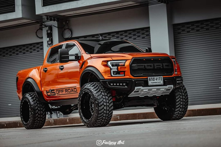 Cũng chưa rõ mức giá độ xe Ford Ranger Raptor thành F-150 Raptor là bao nhiêu. Tại thị trường Thái Lan, giá xe Ford Ranger Raptor khởi điểm từ 1,699 triệu Baht (khoảng 1,27 tỷ đồng).