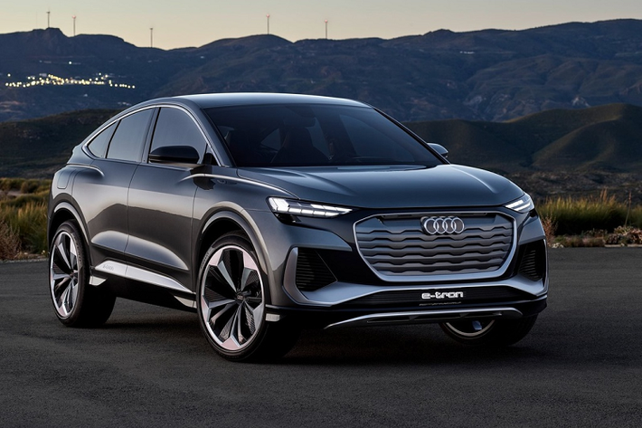 Audi tiếp tục trình làng một mẫu xe điện mới trong năm 2020 sau sự xuất hiện của 2 model e-tron S và e-tron S Sportback. Đó là Audi Q4 e-tron Sportback 2021 mới, biến thể mang phong cách SUV Coupe của mẫu xe gầm cao chạy điện Q4 e-tron ra mắt vào năm trước tại triển lãm Geneva Motor Show 2019.