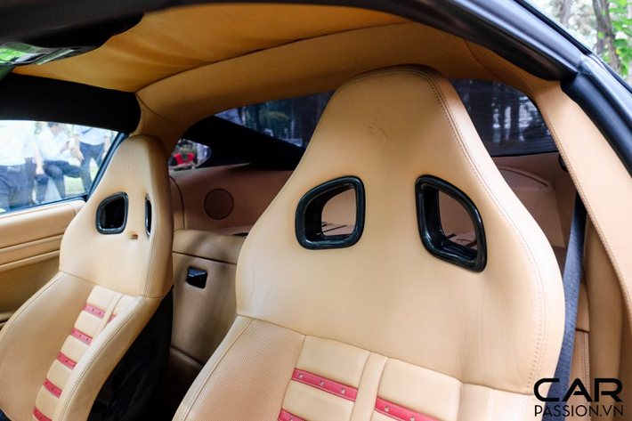 Thiết kế trên Ferrari 599 GTB Fiorano là thành quả của sự hợp tác giữa studio Pininfarina và hãng xe Ý. Có lẽ vì vậy mà tính khí động học trên thân xe luôn là yếu tố được đặt lên hàng đầu, phần đầu xe có thiết kế chúi thấp xuống, trong khi đó đuôi xe lại được mở rộng ra, tăng tính ổn định khi 599 GTB vận hành ở tốc độ cao. Thân xe có một số đặc điểm nổi bật như khe thoát gió đặt sau hốc bánh trước, phía sau cabin là một hốc gió được làm cách điệu. Khiên Scuderia đặt ở hốc bánh trước và logo Pininfarina bằng kim loại đặt dưới hốc gió nhỏ trên thân xe.
