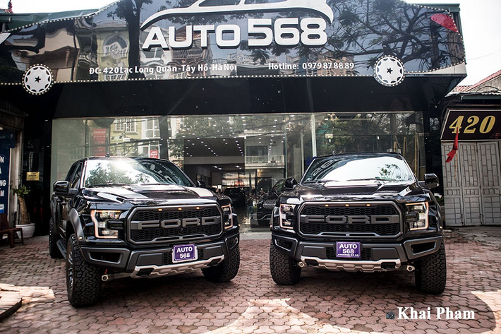 Đối với những tín đồ yêu thích dòng xe bán tải cỡ lớn, chắc chắn dòng xe bán tải Ford F-150 luôn là lựa chọn hàng đầu, đặc biệt là biến thể Raptor với phong cách thiết kế ấn tượng và hầm hố hơn. Nếu không tính phiên bản "cửa tự sát" được đại lý tư nhân ở Sài Gòn nhập về nước đầu năm nay thì đây là chiếc Ford F-150 Raptor 2020 4 cửa bình thường đầu tiên tại Việt Nam.