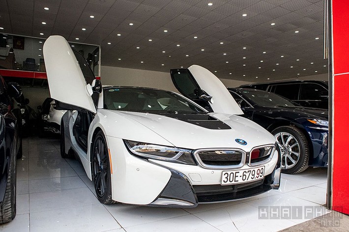 Tuy nhiên, gần 7 năm có mặt trên thị trường, BMW i8 đã không còn nhận được sự yêu thích của người tiêu dùng, có thể do mức giá cao. Theo một số nguồn tin ôtô, BMW i8 Hybrid sẽ chính thức ngừng sản xuất trên toàn cầu từ tháng 4/2020 và những đơn đặt hàng i8 cuối cũng sẽ kết thúc vào tháng 2 này để hoàn thiện trước khi khai tử.