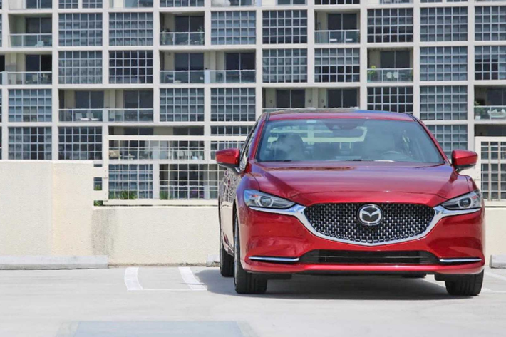 Tuy nhiên điều mà nhiều người quan tâm lúc này là giá xe Mazda6 2020 sẽ được Thaco bán ra ở mức bao nhiêu, bởi Mazda6 đời cũ đang được bán với giá từ 819 triệu đến 1 tỷ đồng. Trong khi đó, Mazda3 sedan mới hiện nay có giá 719 tới 919 triệu đồng. Nếu Mazda6 2020 định giá thấp sẽ lại tự cạnh tranh với của Mazda3