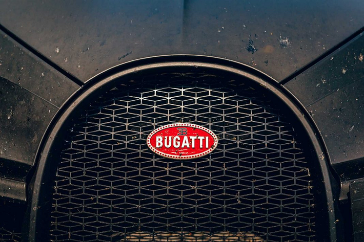 Với Bugatti Chiron Pur Sport, hãng muốn cho thế giới thấy được họ không chỉ có thể tạo những chiếc xe có tốc độ nhanh nhất mà còn có thể tạo ra những chiếc xe có tốc độ trên đường đua. Sau đợt cách ly dài ngày, mới đây, hãng siêu xe đến từ Pháp đã mang Chiron Pur Sport trở lại với đường đua để có thể tiếp tục tinh chỉnh chiếc xe này một cách chuyên sâu hơn.