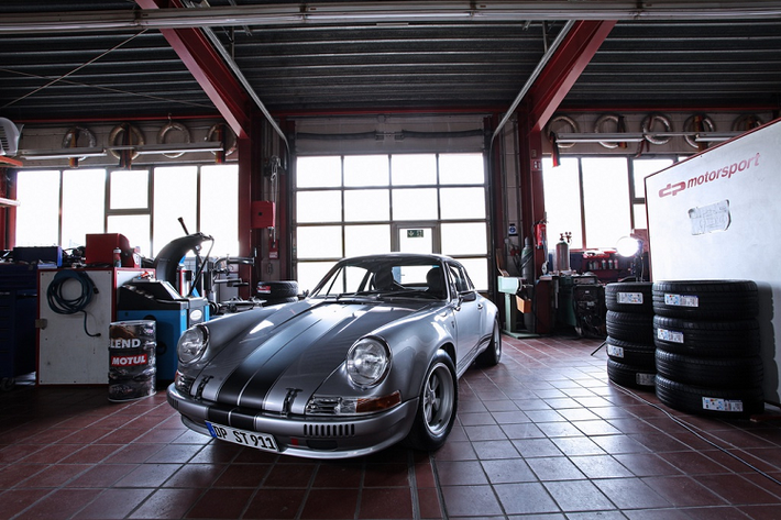 Bản độ này được làm tại DP Motorsport, một garage có tiếng tại Đức chuyên nâng cấp và sửa chữa dòng xe Porsche.