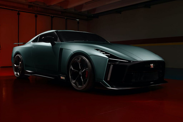 Được biết, dù các fan hâm mộ đang rất nóng lòng cho sự ra đời của GT-R R35 Final Edition nhưng dự kiến, phải tới năm 2022 hoặc 2023, mẫu xe này mới chính thức được xuất xưởng và số lượng sản xuất cũng chỉ giới hạn ở mức 20 chiếc.
