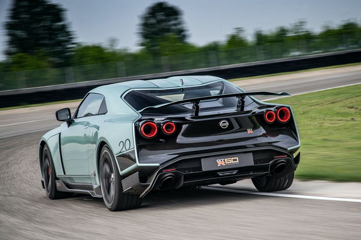 Theo các trang tin quốc tế, giá xe Nissan GT-R R35 Final Edition dự kiến sẽ ở mức từ 377.300 USD (tương đương khoảng 9,05 tỷ đồng).