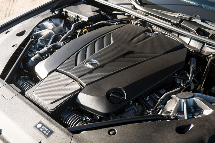Mẫu mui trần mới của Lexus được trang bị mui mềm 4 lớp cùng cơ chế gập/mở cải tiến. Mui xe có thể mở hoặc thu gọn khi tốc độ di chuyển của xe chưa vượt quá 50 km/h. Thời gian mở và gập mui lần lượt là 15 giây và 16 giây.