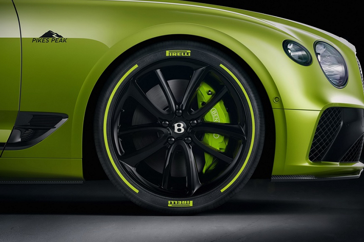 Hãng xe siêu sang Bentley chỉ sản xuất 15 chiếc Pikes Peak Continental GT và được phân phối đến thị trường Mỹ và New Zealand. Xe sở hữu bộ mâm Mulliner 5 chấu kép 22 inch, lưới tản nhiệt được trang trí số 100 tượng trưng cho tuổi đời của Bentley.