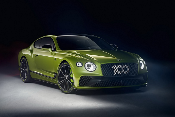 Để kỷ niệm chiến thắng của Bentley tại cuộc đua Pikes Peak International Hill Climb vào năm ngoái, hãng xe Anh quốc đã cho ra mắt phiên bản giới hạn Bentley Pikes Peak Continental GT 2021. Phiên bản này nổi bật với lớp sơn màu xanh lá giống chiếc xe có được chiến thắng trong cuộc đua năm ngoái.