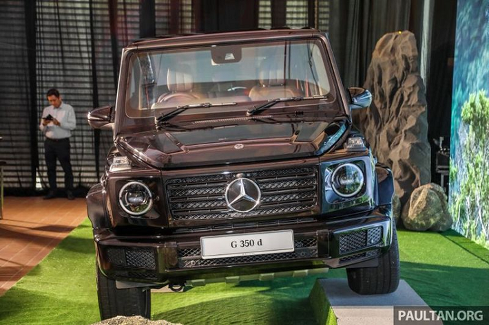 Tại Malaysia, giá xe Mercedes-Benz G350d từ 999.888 RM (khoảng 5,6 tỷ đồng), rẻ hơn đáng kể so với AMG G63 có giá từ 1.464.888 RM (khoảng 8,2 tỷ đồng), xe được nhập khẩu nguyên chiếc .
