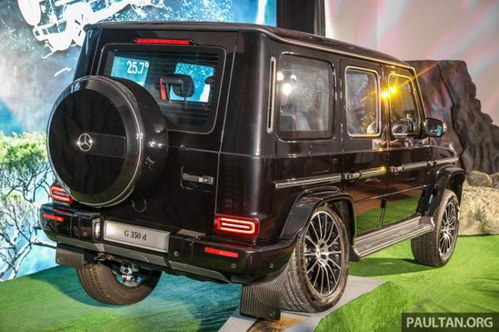 Mẫu xe SUV Mercedes-Benz G350d được trang bị động cơ dầu diesel OM656 3.0L 6 xi-lanh thẳng hàng có bộ tăng áp hai giai đoạn và điều khiển van biến thiên Camtronic, cho công suất 281 mã lực trong dải tua máy 3.400 - 4.600 vòng/phút, và mô-men xoắn cực đại 600Nm trong khoảng 1.200 - 3.200 vòng/phút.