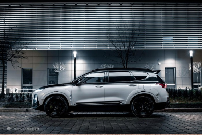 Hiện tại vẫn chưa có ngày ra mắt chính thức và giá xe Hyundai SantaFe độ này. Tuy nhiên đã có những khách hàng đặt mua gói phụ kiện này tại Hàn Quốc cũng như tại Ba Lan, quê hương của hãng độ Carlex Design.