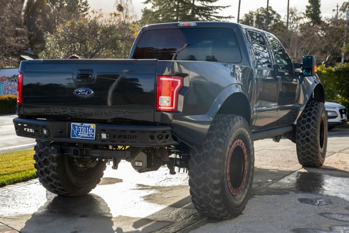 Công ty MegaRexx Trucks từ thành phố Tucson, tiểu bang Arizona, Mỹ đã trang bị cho chiếc Super Duty với tấm ốp mặt trước phong cách Raptor, tuy nhiên các tấm ốp giờ đây đều được làm bằng sợi thủy tinh và mở ra theo kiểu vỏ sò.