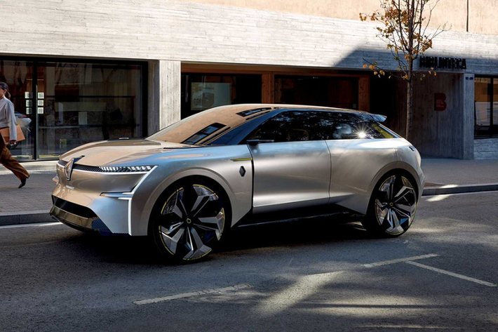 Renault Morphoz có kiểu mở cửa khác biệt. Thay cho chìa khóa hoặc mở khóa từ xa, chủ xe chỉ cần vẫy tay. Phần lớn nội thất của xe sử dụng chất liệu tái chế.