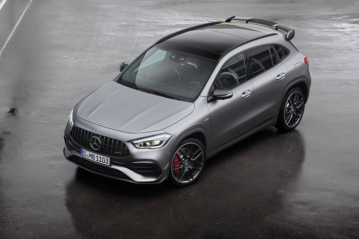 Bên cạnh đó, các kỹ sư Mercedes-AMG còn cung cấp thêm bản GLA 45 S mạnh mẽ hơn với thông số công suất 415 mã lực (421 PS hoặc 310 kW) và 500 Nm mô men xoắn. Bản này chủ yếu được bán tại châu Âu và sẽ không được đưa đến Mỹ. Thông số kỹ thuật chi tiết cũng chưa công bố, chỉ biết rằng xe có thể đạt tốc độ tối đa 270 km/h khi không bị giới hạn.