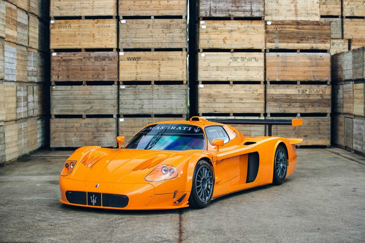 Siêu xe Maserati MC12 Corsa được ra mắt vào năm 2004 và được sản xuất giới hạn 50 chiếc. Giống với những chiếc siêu xe đi trước như Porsche 911 GT1 hay Mercedes-Benz CLK GTR, chiếc xe được sản xuất thương mại để hãng có thể đủ điều kiện sử dụng phiên bản đua – MC12 GT1 tại các giải đua trên toàn thế giới.
