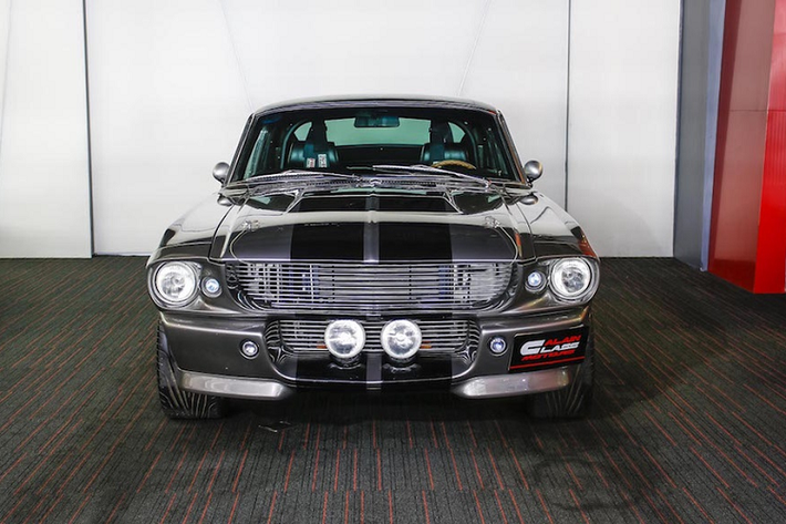 Được nâng cấp từ chiếc Ford Mustang Fastback 1967, chiếc xe sở hữu màu sơn ngoại thất đặc trưng Dupont Pepper Grey cùng gói ngoại thất được thiết kế bởi Steve Stanford. Sau đó, chiếc xe được Cinema Vehicle Services và Chip Foose điều chỉnh lại để đưa ra phiên bản cuối cùng, góp mặt trong bộ phim do tài tử Nicolas Cage đóng vai chính.