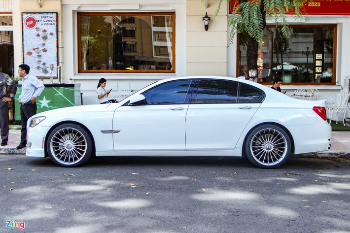 Alpina là hãng xe được thành lập vào năm 1965, có trụ sở tại Bavaria, Đức. Khác với những phân hiệu phát triển xe hiệu suất cao, xe của Alpina được sản xuất ngay tại nhà máy của BMW. Đơn cử là Alpina B7: động cơ được lắp ráp bằng tay tại nhà máy của Alpina rồi được chuyển đến nhà máy Dingolfing để sản xuất chung dây chuyền với chiếc 7-Series.