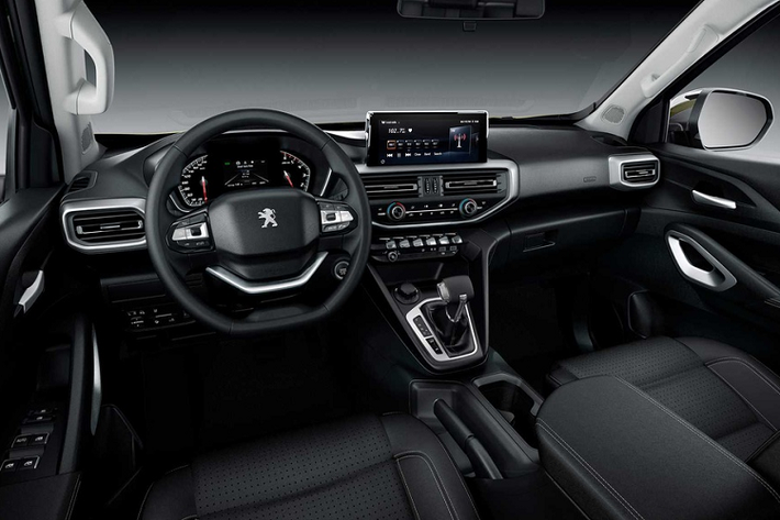 Xe có 3 chế độ lái gồm Sport (thể thao), Eco (tiết kiệm) và Sequential (tuần tự). Ngoài ra, Peugeot Landtrek còn có phiên bản động cơ diesel 1.9L, công suất 150 mã lực và mô-men xoắn 350 Nm, hệ dẫn động 4x2 hoặc 4x4.