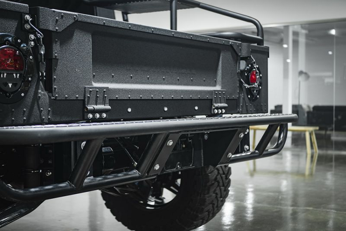 Các nâng cấp khác gồm những tấm bảo vệ gầm xe hạng nặng, gói Bumper Tow Package với móc kéo 5,08 cm tích hợp và hệ thống camera lùi. Xe có thể được trang bị gói hệ thống treo Baja Suspension Package giúp nâng gầm xe lên tới 33,02 cm, nhằm tăng khả năng giảm chấn ở tốc độ cao và dễ dàng xử lý mọi về mặt gồ ghề.
