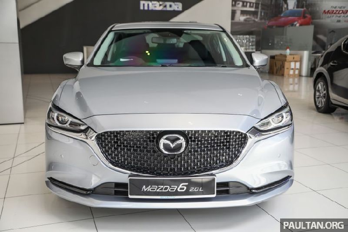 Về mặt an toàn, Mazda6 2.0L Sedan 2020 mới được trang bị 6 túi khí, ABS, EBD, EBA, kiểm soát ổn định động, kiểm soát lực kéo, hỗ trợ leo dốc, xuống dốc, ghế an toàn trẻ em Isofix và hệ thống cảnh báo thắt dây an toàn cho hàng ghế trước. Các tùy chọn màu sắc cho Mazda 6 bao gồm Soul Red Crystal, Machine Grey, Snowflake White Pearl, Deep Crystal Blue, Sonic Silver, Titanium Flash và Jet Black. Khách hàng mua xe đều nhận được gói bảo hành 5 năm hoặc 100.000km và gói bảo trì miễn phí