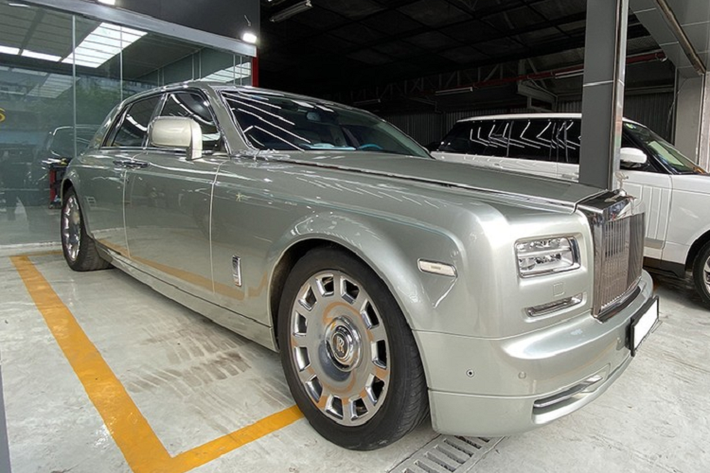 Hiện chưa rõ giá xe Rolls-Royce Phantom II Hadar này khi về Việt Nam. Tuy nhiên, là xe độc nhất vô nhị trên thế giới nên chiếc xe siêu sang Rolls-Royce này chắc chắn không rẻ.