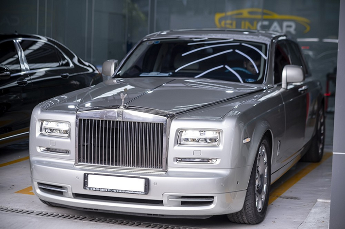 Vào khoảng cuối tháng 11/2018, chiếc xe siêu sang Rolls-Royce Phantom Series II Hadar độc nhất thế giới được đưa về Việt Nam đã khiến giới chơi xe trong nước xôn xao. Đây là chiếc xe siêu sang thuộc bộ sưu tập Suhail được ra mắt vào năm 2015 và áp dụng cho các mẫu xe Phantom, Ghost cũng như Wraith với số lượng giới hạn.