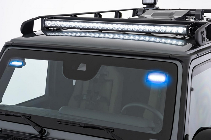 Với gói độ Invicto Pure, Mercedes-Benz G-Class sẽ kết hợp khả năng chống đạn với thiết kế nội - ngoại thất gần như không khác gì xe nguyên bản. Trong khi đó, gói Invicto Luxury lại bổ sung nội thất thiết kế theo yêu cầu của khách hàng và lắp thủ công, sử dụng chất liệu da cao cấp nhất cũng như Alcantara. Bên ngoài xe, khách hàng có thể chọn những phụ kiện ngoại thất thể thao hơn theo catalogue của hãng Brabus.
