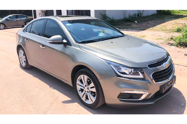 Chevrolet Cruze tại Việt Nam đã từng là mẫu sedan hạng C rất được khách hàng đón nhận, tuy nhiên Cruze đã biến mất khỏi các đại lý của Chevrolet tại Việt Nam từ đầu tháng 8 năm 2018 khiến nhiều người yêu Cruze cảm thấy tiếc nuối.