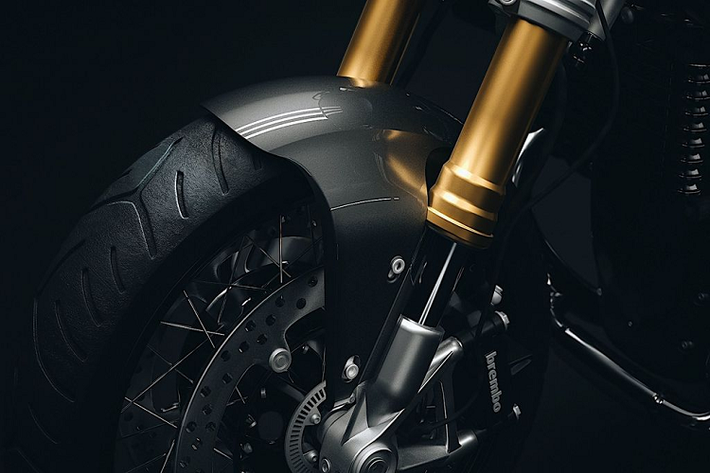 Trong quá khứ, Hookie từng thiết kế lại một số bộ phận hay tạo ra hẳn bộ kit theo phong cách scrambler cho R Nine T. Nhưng lần này, nhà độ Đức đã quyết định “mạnh tay” với một phiên bản Cobra mang đậm chất cổ điển.