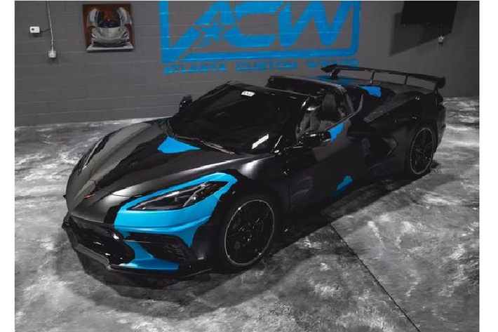 Phiên bản xe thể thao Chevrolet Corvette C8 Stingray 2020 này bên cạnh đó vẫn sử dụng bộ mâm nguyên bản – một tùy chọn có lẽ sẽ sớm được thay thế bởi vị chủ xe “ăn chơi” này.
