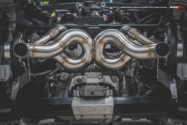 AMS Performance đã trang bị một bộ tăng áp kép cho Lamborghini Huracan Performante để có thể tăng công suất. Theo công bố tiêu chuẩn, động cơ V10 5.2 lít tạo ra công suất 630 mã lực và mô-men xoắn cực đại 601 Nm.