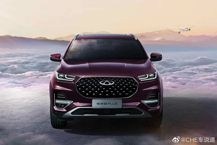 Mẫu xe SUV Chery Tiggo 8 Plus sẽ chính thức ra mắt lần đầu tại Triển lãm Ô tô Bắc Kinh 2020. Nhìn trưc diện đầu xe Chery Tiggo 8 Plus, ta thấy nó có lưới tản nhiệt lớn, đèn pha LED cùng hốc gió phía dưới