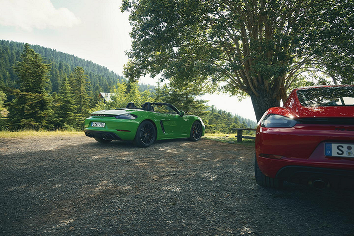 Trên siêu xe Porsche 718 GTS 4.0, khối động cơ này sẽ được tinh chỉnh để tạo ra công suất cực đại 394 mã lực và 418 Nm mô-men xoắn. Sức mạnh này của 718 GTS 4.0 sẽ thấp hơn Cayman GT4 (Boxster Spyder) 20 mã lực và 1 Nm mô-men xoắn, không quá khác biệt với hai mẫu xe đầu bảng.