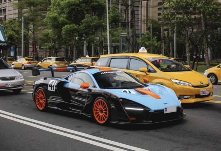 Là một chiếc siêu xe đặc biệt đến từ thương hiệu Anh Quốc, Senna đã và vẫn đang trở thành mẫu xe nhận được phần lớn cảm tình từ giới mê xe. Với số lượng chỉ 499 chiếc được sản xuất, Senna đã sớm được bán hết các suất mua và vẫn đang dần được bàn giao tới tay khách hàng.